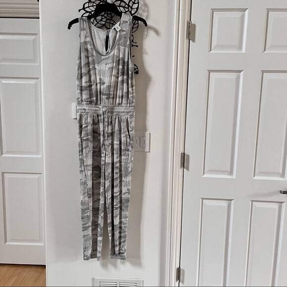 RACHEL ZOE Printed Scoop Neck Jumpsuit In Grey Camo S - Picture 2 of 9